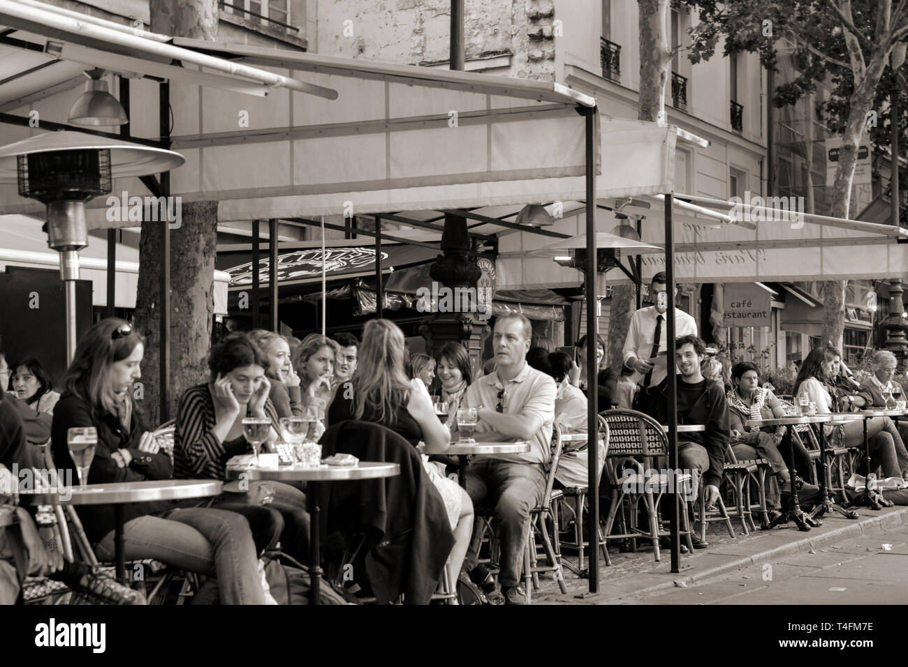 Paris cafe terrasse noir et blanc Banque de photographies et d’images à ...
