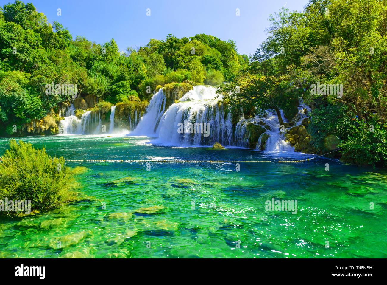 Parc national Krka en cascades, Dalmatie, Croatie en journée ensoleillée Banque D'Images