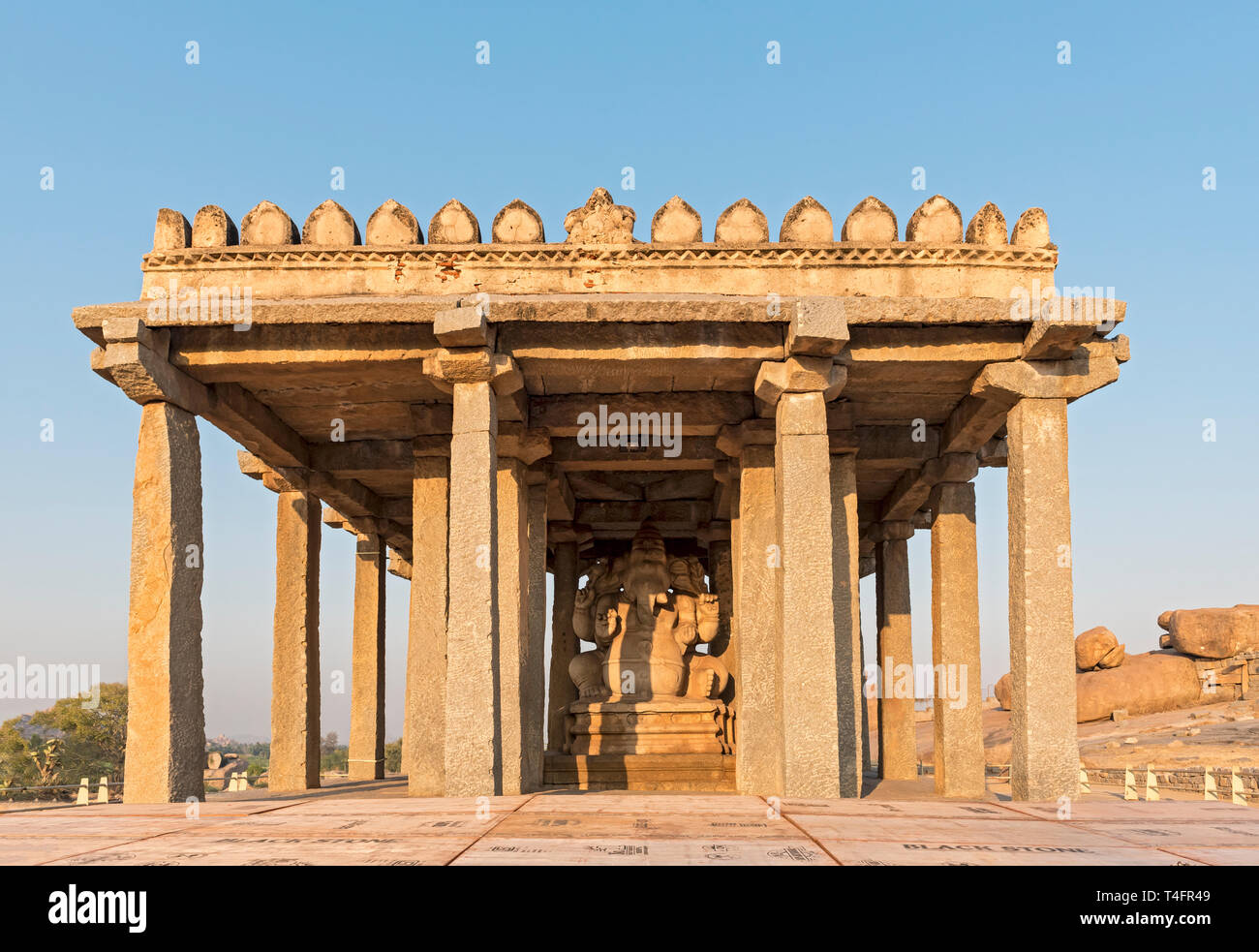 (Saasivekaalu Sasivekalu) temple Ganesha, Hampi, Inde Banque D'Images