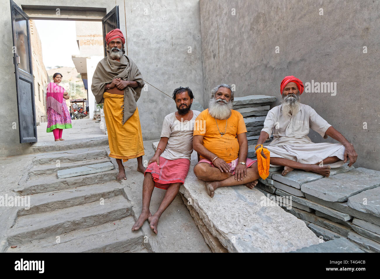 JAIPUR, INDE, le 27 octobre 2017 : Sadhus dans un Ashram. Un sadhu est un ascète religieux mendiants, ou n'importe quelle sainte personne dans l'Hindouisme et le jaïnisme qui a re Banque D'Images