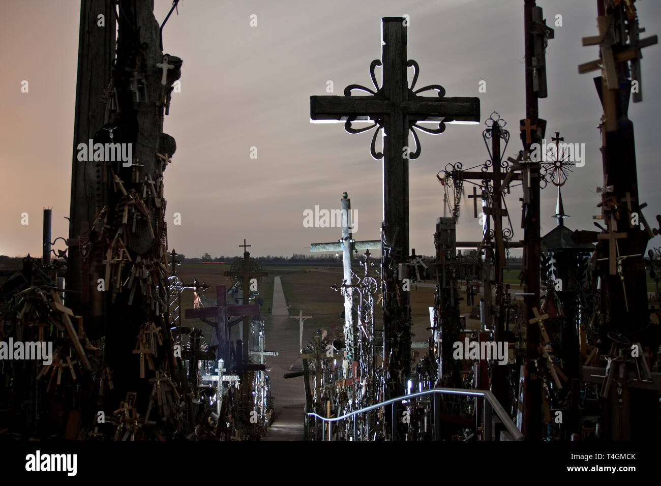 Colline des Croix dans la nuit, mystérieux effrayant spooky Banque D'Images
