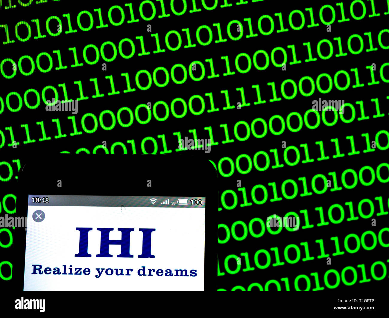 Sur cette photo, l'illustration a IHI Corporation vu le logo affiché sur un téléphone intelligent Banque D'Images