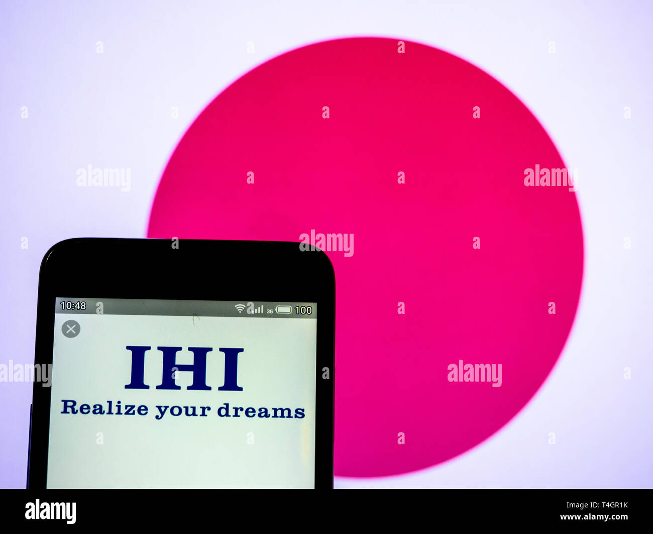 Sur cette photo, l'illustration a IHI Corporation vu le logo affiché sur un téléphone intelligent Banque D'Images