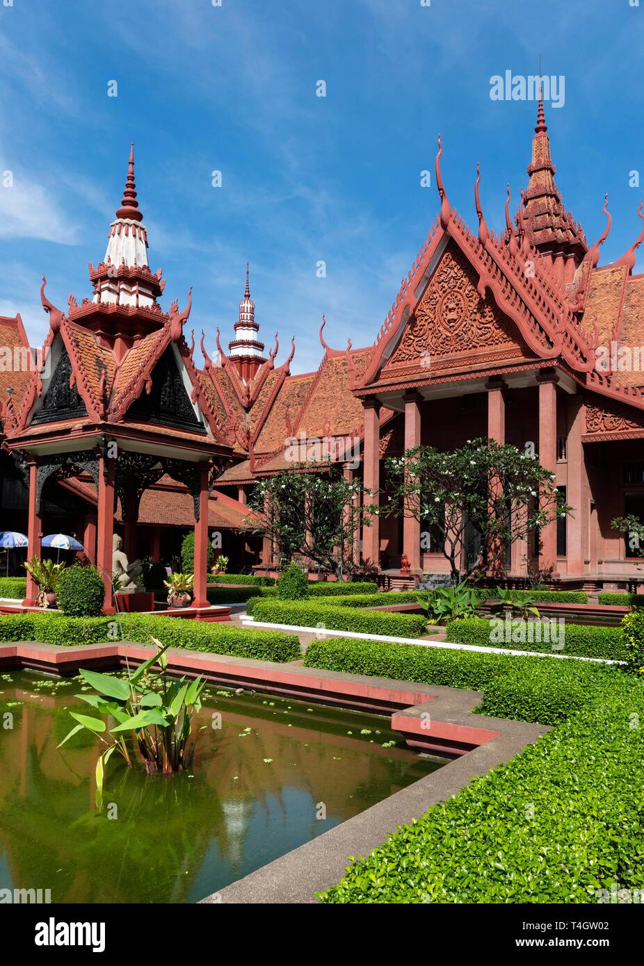 Musée National, cour avec étang, khmère, Phnom Penh, Cambodge Banque D'Images