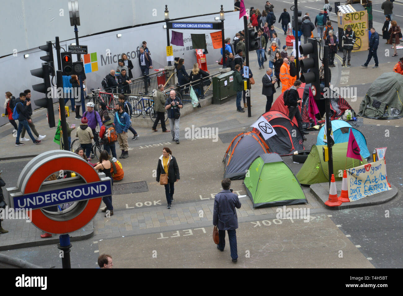 Deuxième jour de protestation rébellion Extinction à Londres. Banque D'Images