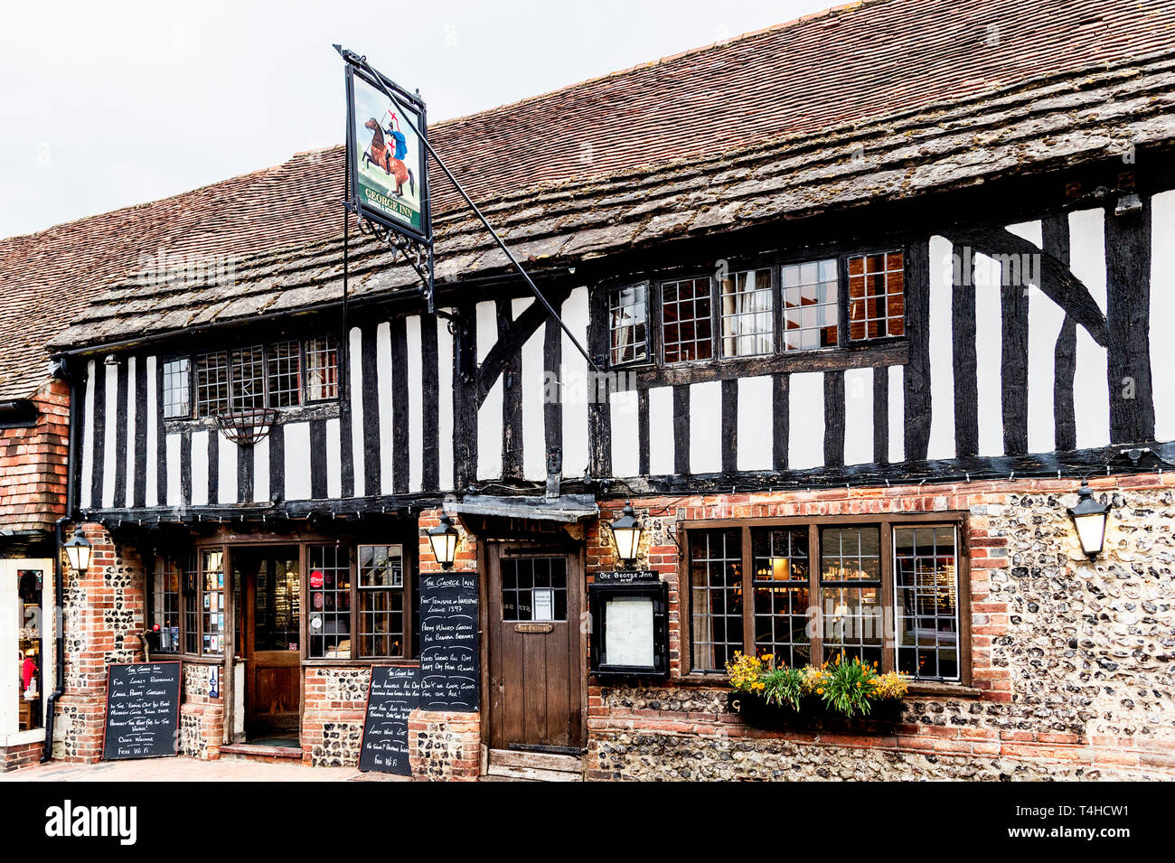 1 156 km (Sussex, Angleterre) : - Highstreet boutiques et restaurants Banque D'Images