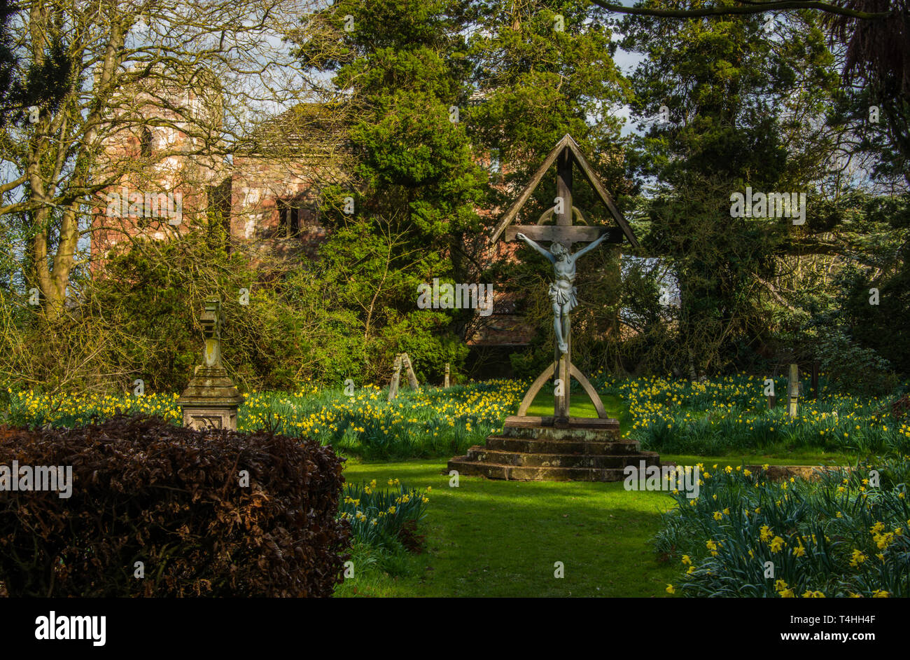 Jardin de l'église St Mary à Acton Burnell. Banque D'Images