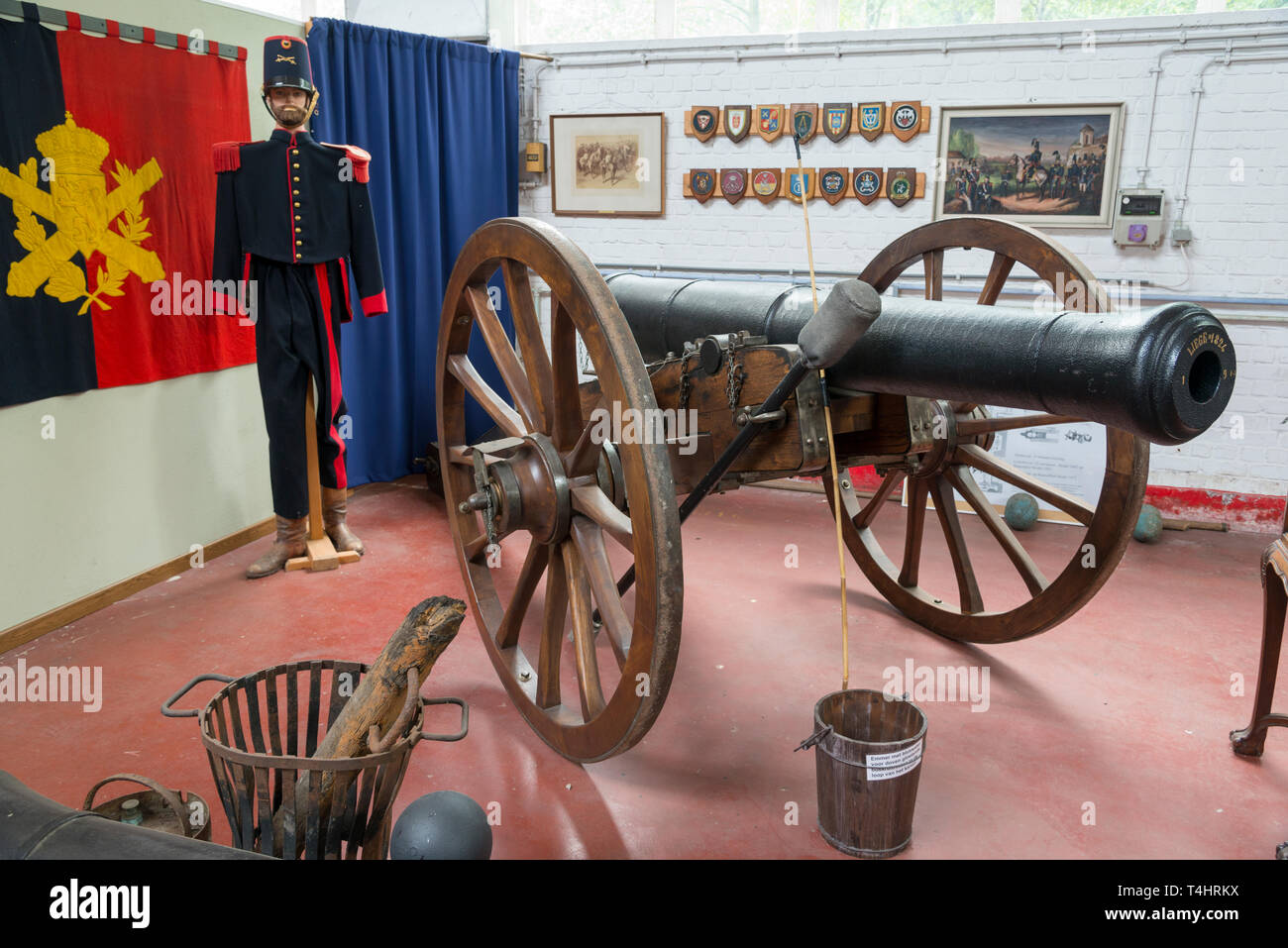 1824 Cannon à l'affiche au Musée des coups de Belgique Banque D'Images