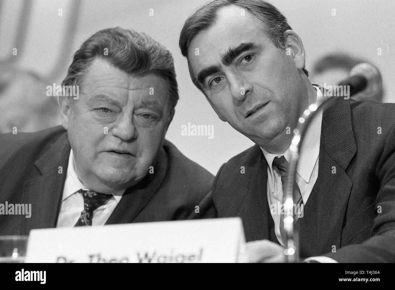 Parties / Theo Waigel CSU (droite) et Premier Ministre d'État de Bavière, Franz Josef Strauss Strauss, au congrès du parti CSU sur l'utilisation dans le monde entier 24.11.1986 | Banque D'Images