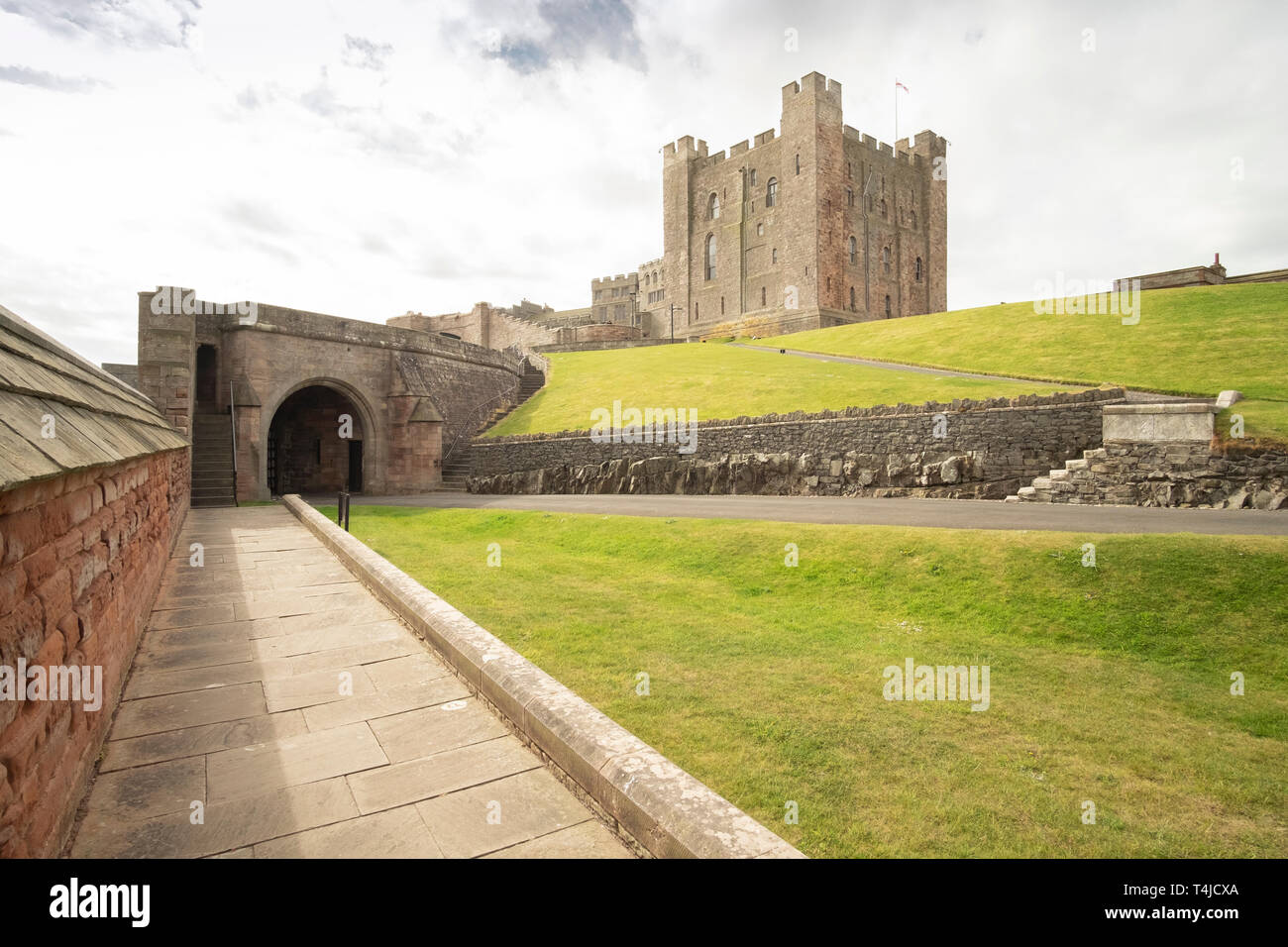 Garder la batterie et gateway, château de Bamburgh, Northumberland, England, UK Banque D'Images