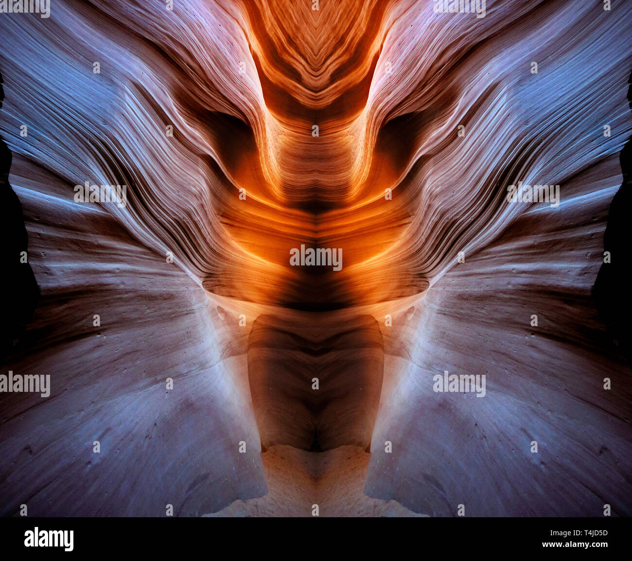 L'emplacement des canyons de l'Arizona. Cette image a été créée en combinant deux images symétriques, renversant la moitié de produire un design unique. Banque D'Images