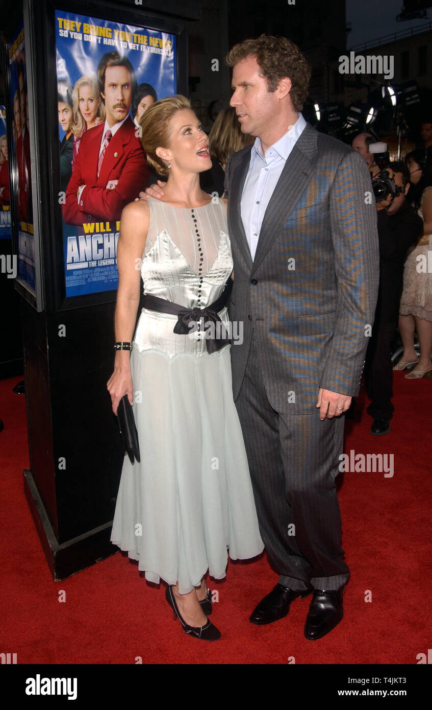 LOS ANGELES, CA. 28 juin 2004 : Acteur & actrice Christina Applegate Will Ferrell au Hollywood première de leur nouveau film le présentateur. Banque D'Images