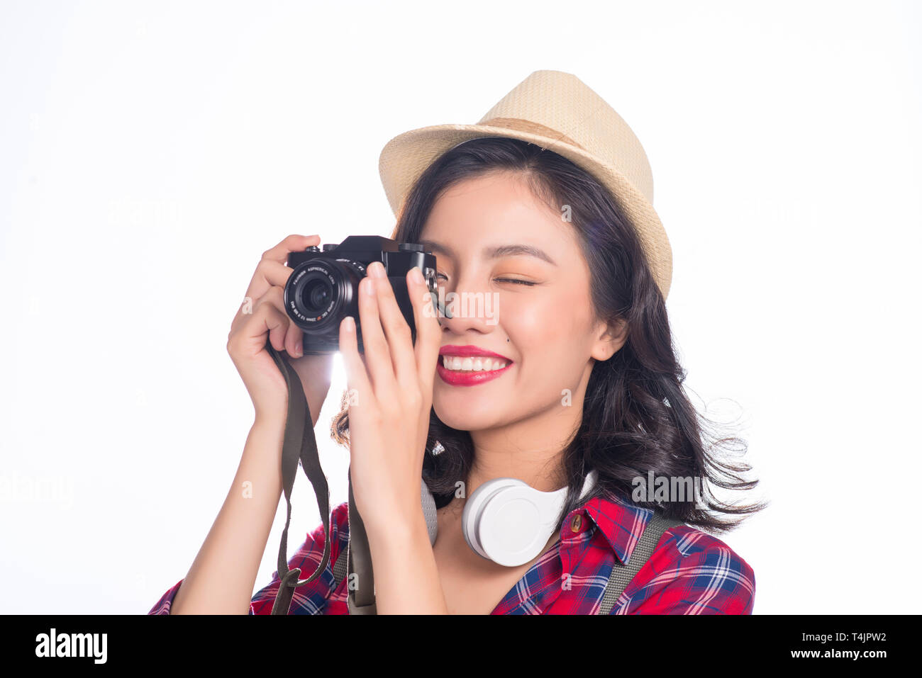 Femme voyage. Belle jeune femme asiatique meilleur à prendre des photos sur fond blanc Banque D'Images