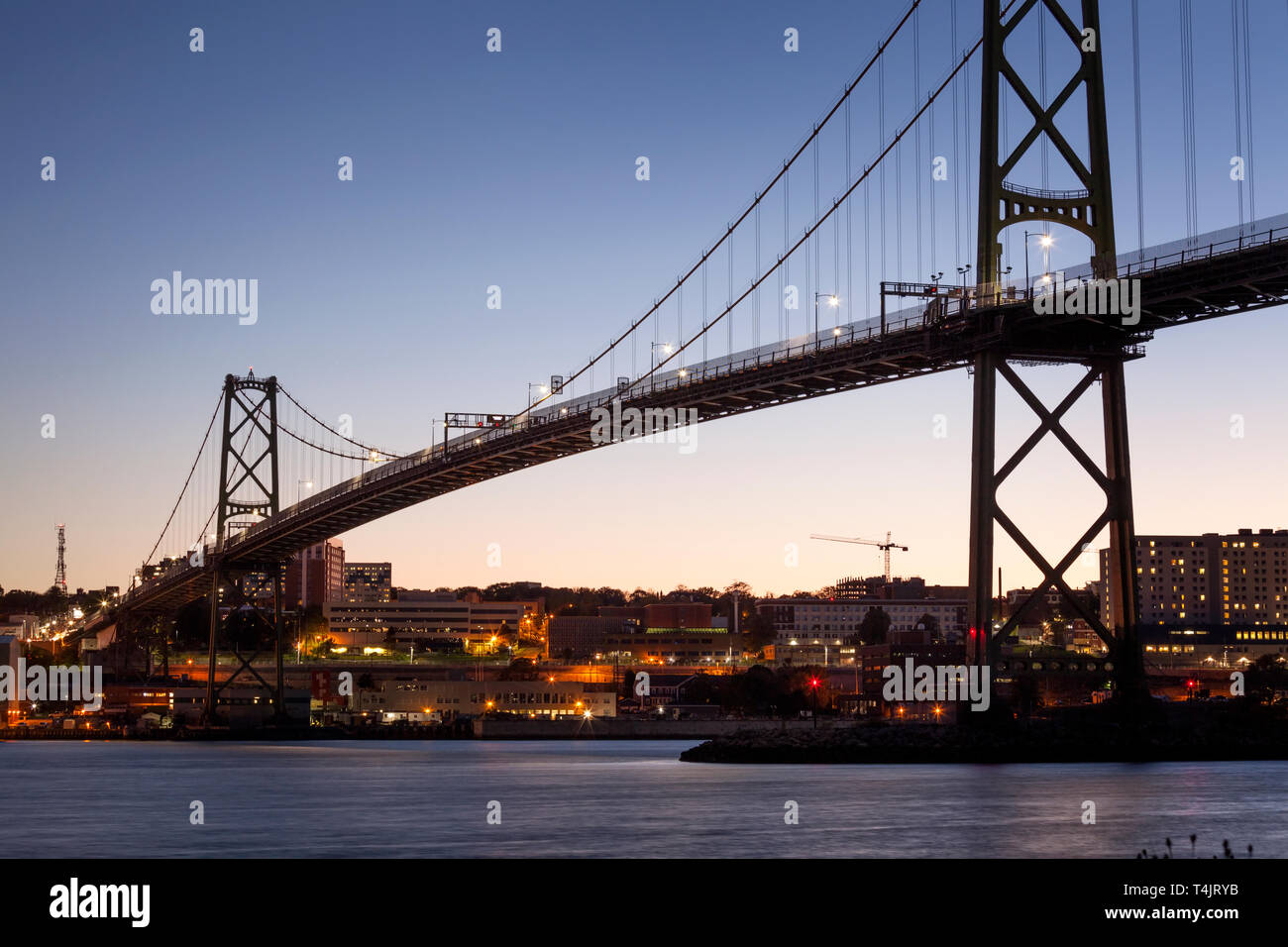 Le pont Angus L. Macdonald est un pont suspendu à Halifax, la municipalité régionale de Halifax, Nouvelle-Écosse, Canada. Banque D'Images