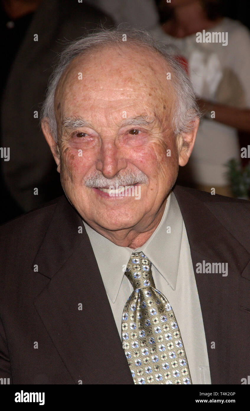LOS ANGELES, CA. 14 octobre 2004 : Acteur BILL MACY au Hollywood première de son nouveau film survivre à Noël. Banque D'Images