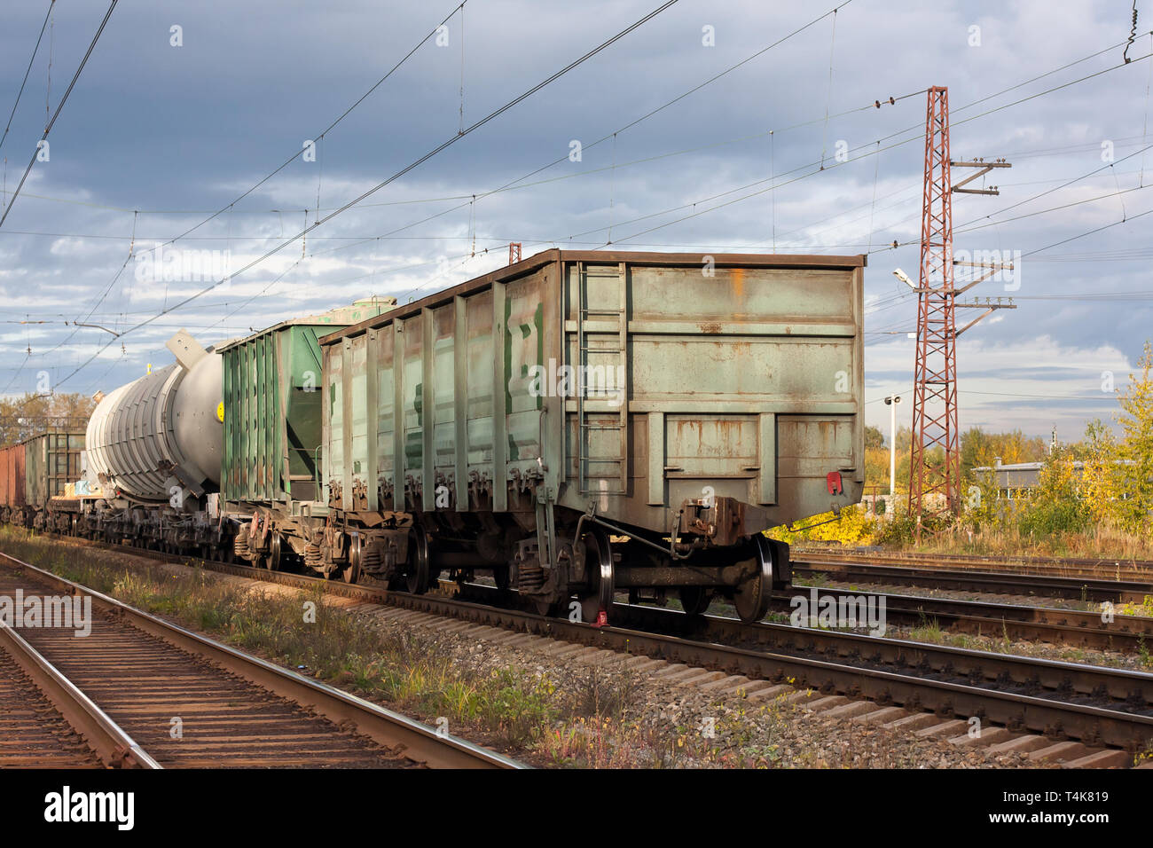 Les wagons d'un train de marchandises sur la voie ferrée Banque D'Images