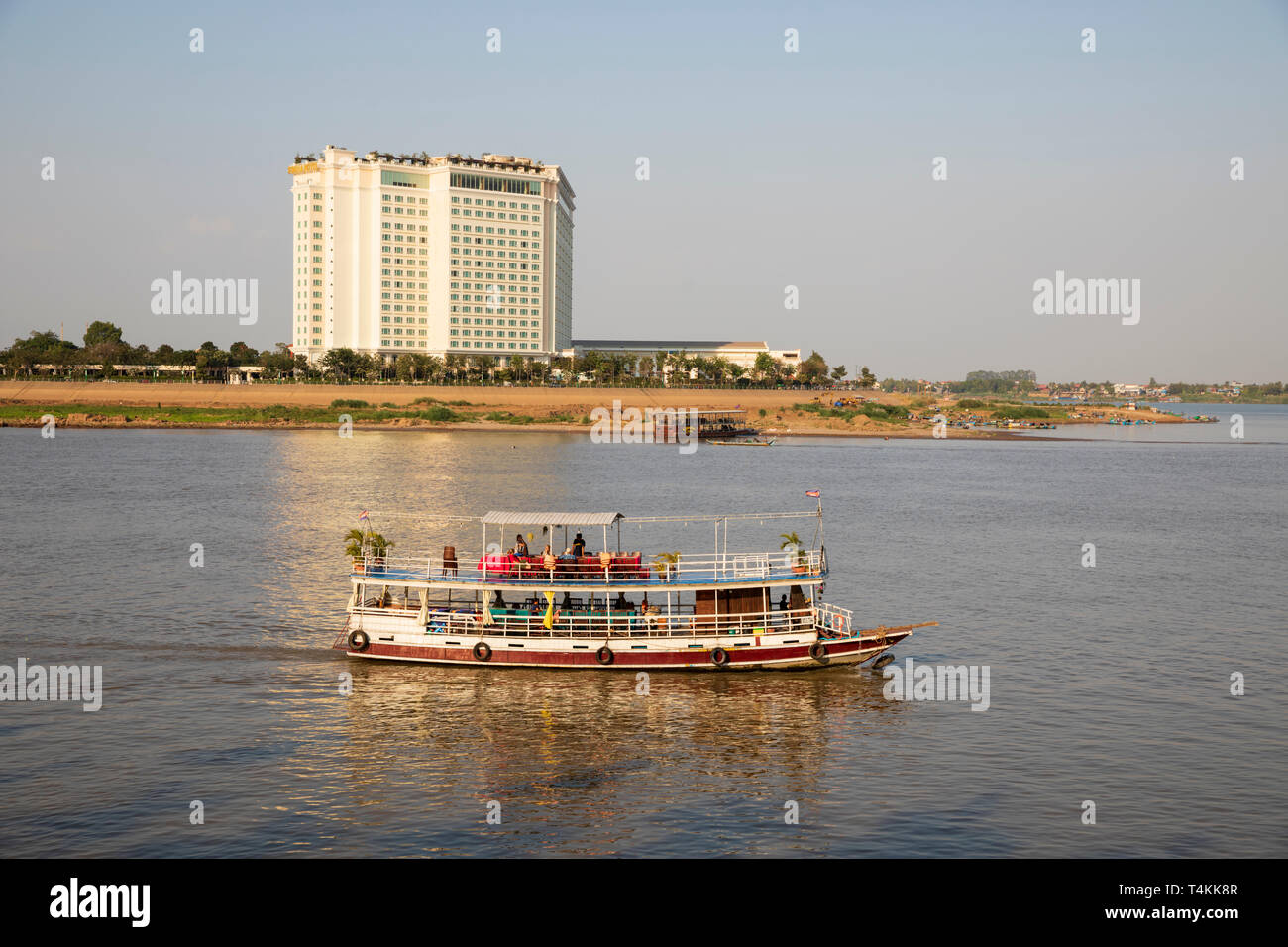 Excursion en bateau sur le Mékong au coucher du soleil, Phnom Penh, Cambodge, Asie du Sud, Asie Banque D'Images