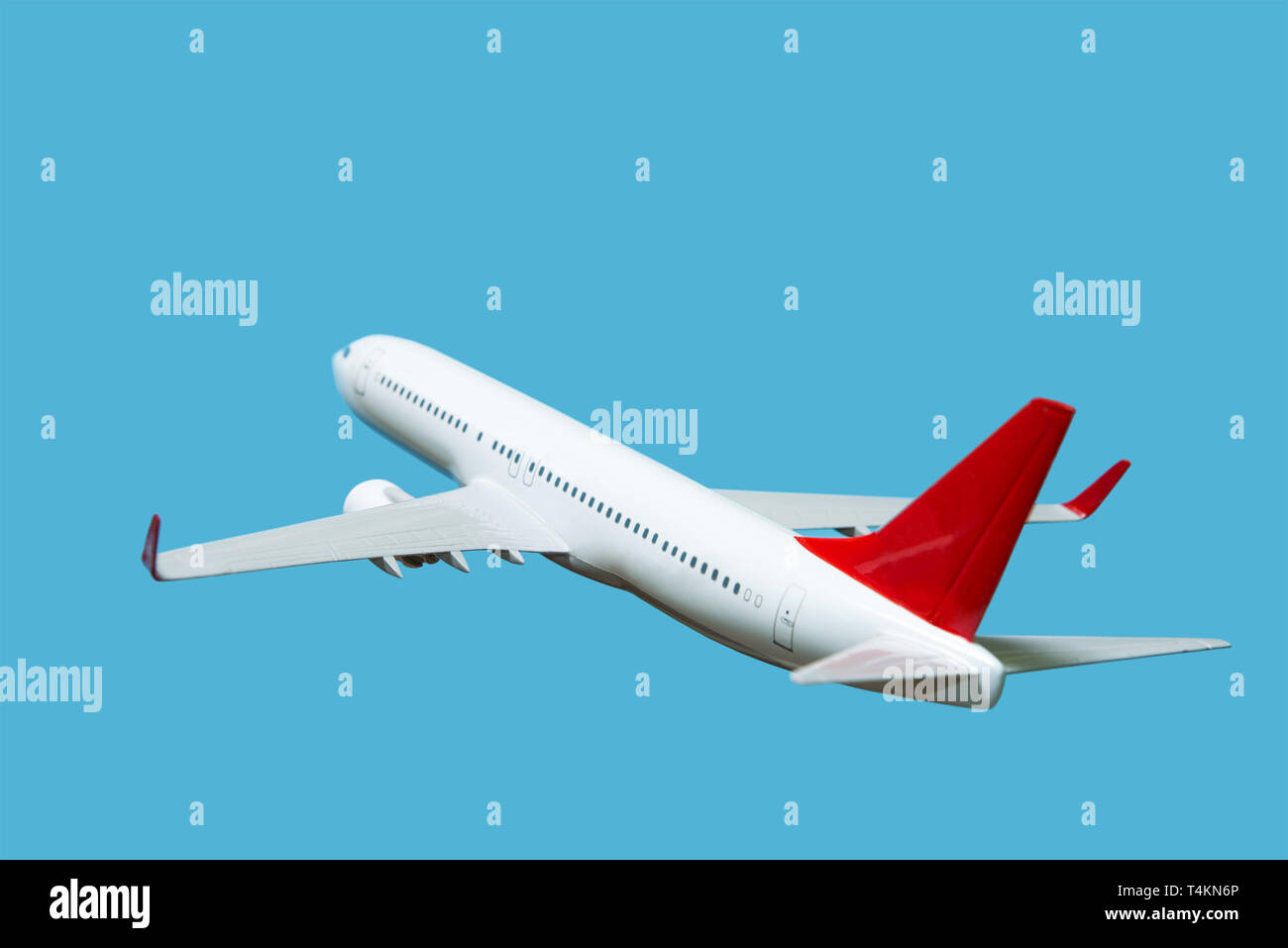 Avion blanc sur fond bleu Banque D'Images