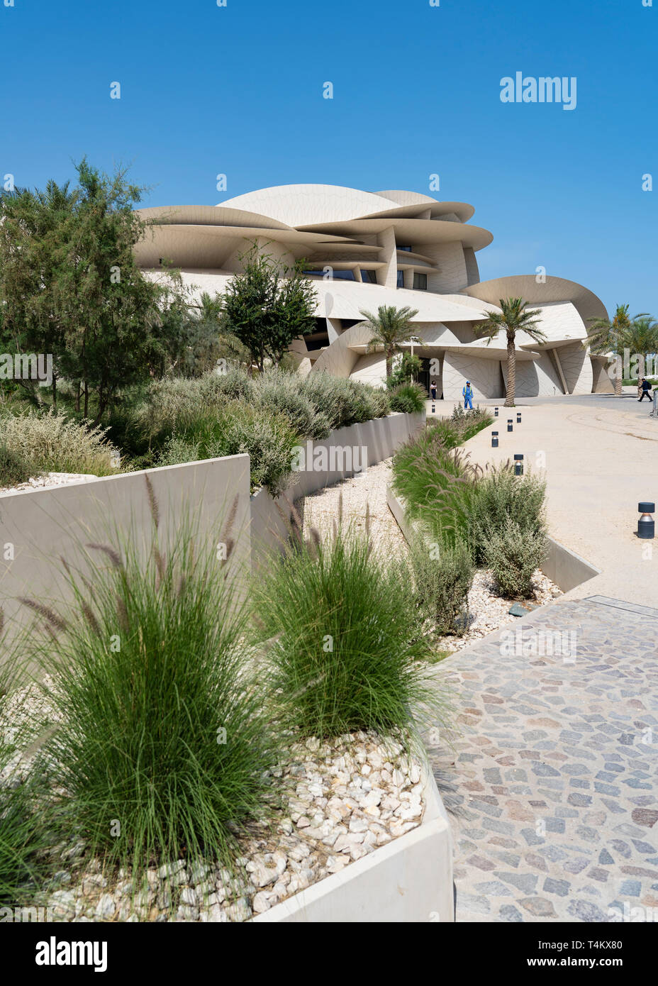 Aménagement paysager à la Nouveau Musée National du Qatar, à Doha, Qatar. L'architecte Jean Nouvel. Banque D'Images