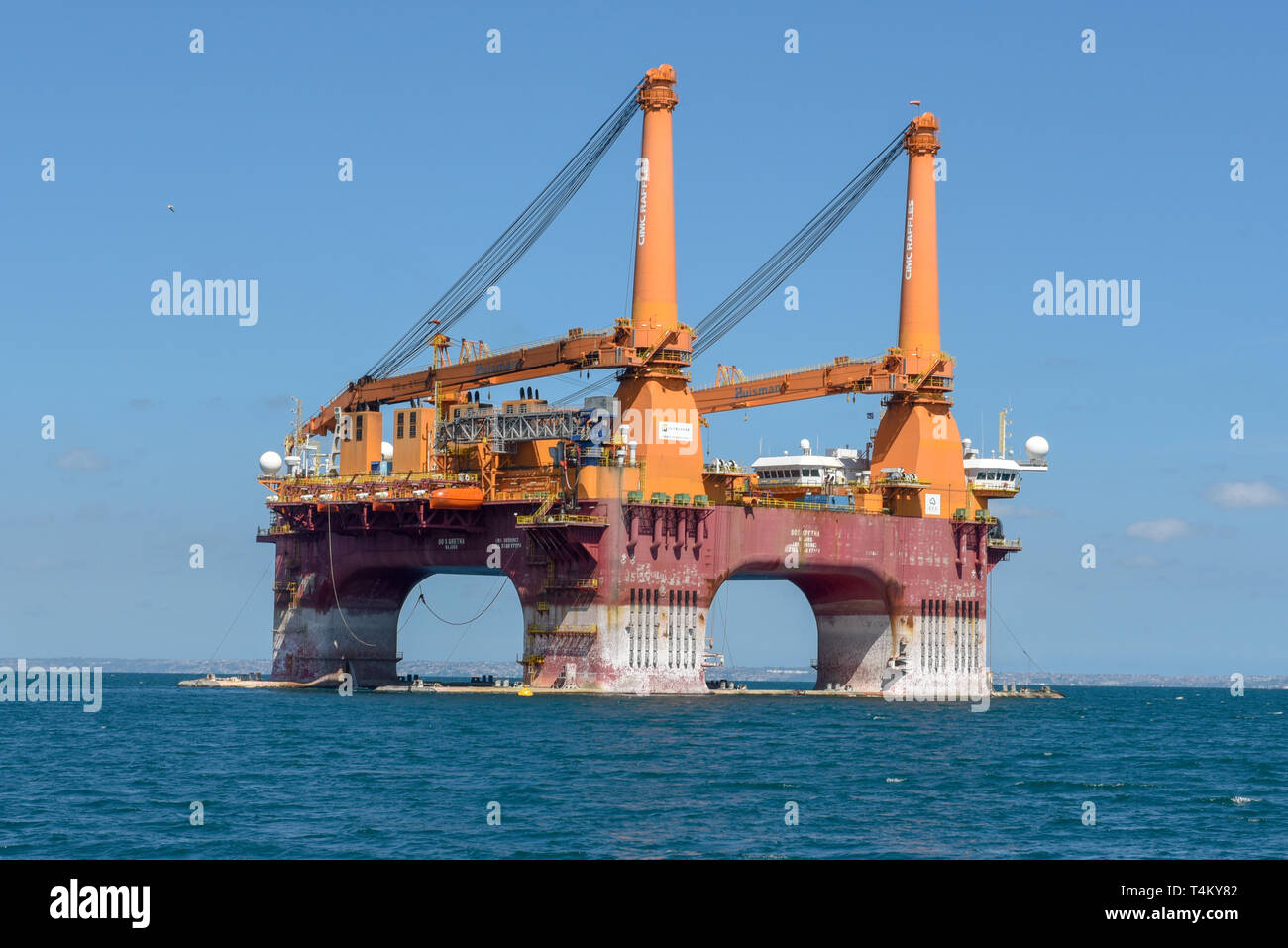 Salvador, Brésil - 4 Février 2019 : offshore oil drilling platform près de Salvador de Bahia sur le Brésil Banque D'Images