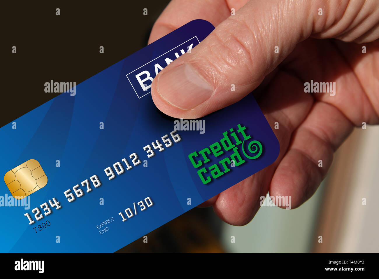 Close up of hand holding credit card Banque D'Images