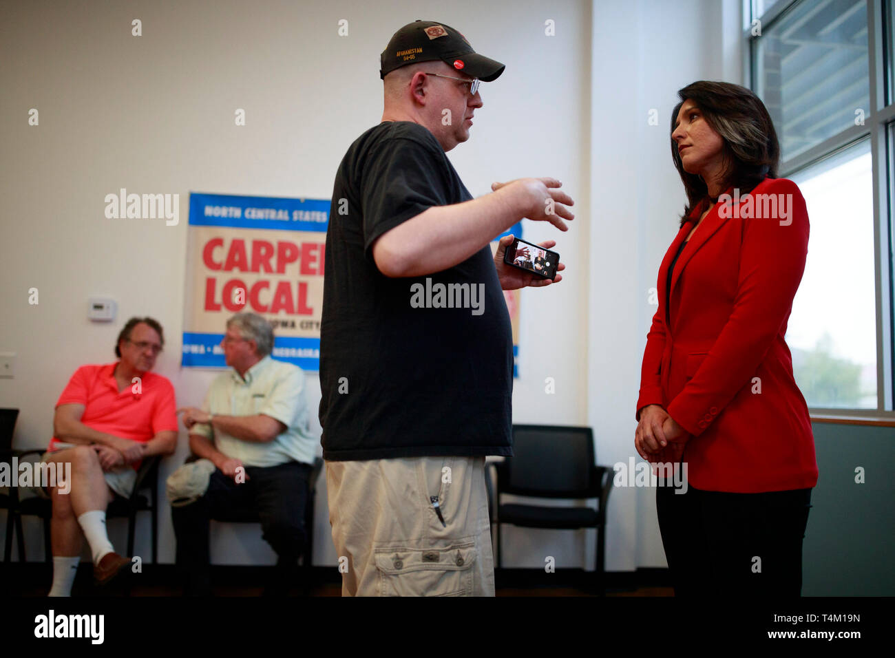 Candidat démocrate à la présidence des États-Unis d'Hawaii, Tulsi Gabbard vu parler aux anciens combattants pendant la campagne rally. Plus d'une douzaine de candidats du Parti démocratique font campagne dans l'état de l'Iowa pour gagner l'Iowa Caucus démocratique Le 3 février 2020. Le caucus de l'Iowa fait partie d'une série d'élections primaires aux États-Unis qui aidera le Parti démocratique de décider le candidat qui sera l'adversaire du Président des Etats-Unis, et leader de facto du parti républicain, Donald J. Trump. Les États-Unis ont deux partis politiques dominants qui font concurrence pour poe Banque D'Images