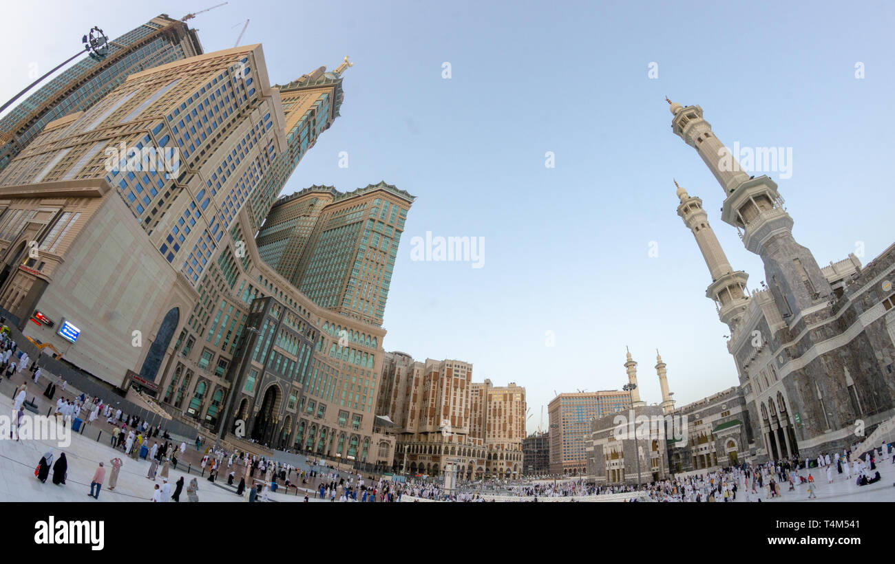 Skyline avec Abraj Al Bait (Royal Clock Tower Makkah) à La Mecque, l'Arabie Saoudite. Banque D'Images