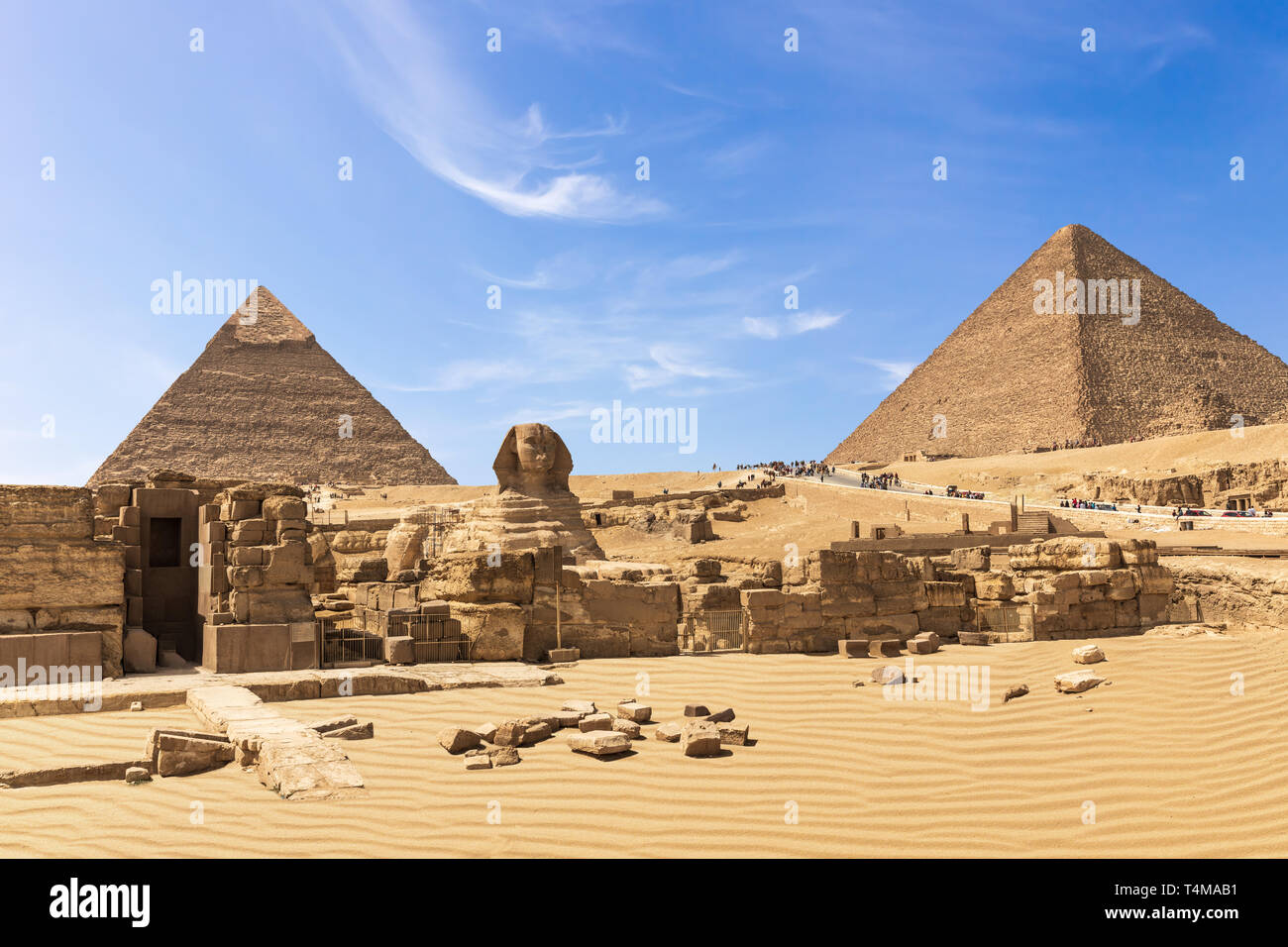 Les grandes pyramides de Gizeh complexe : le Sphinx, la pyramide de Khéphren, le temple et la pyramide de Kheops, en Egypte Banque D'Images