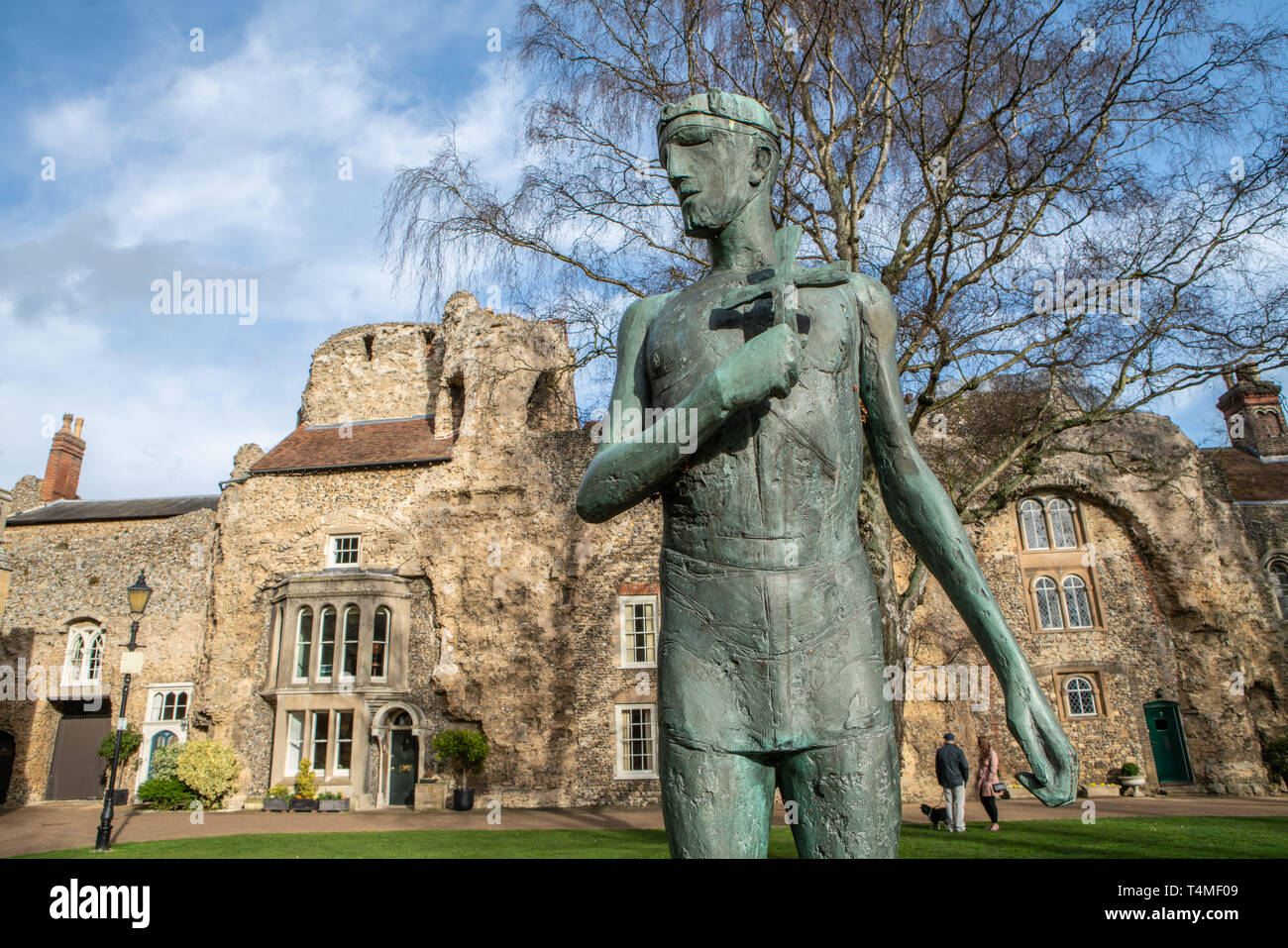 Statue de Saint Edmund, Bury St Edmunds, Suffolk, UK Banque D'Images