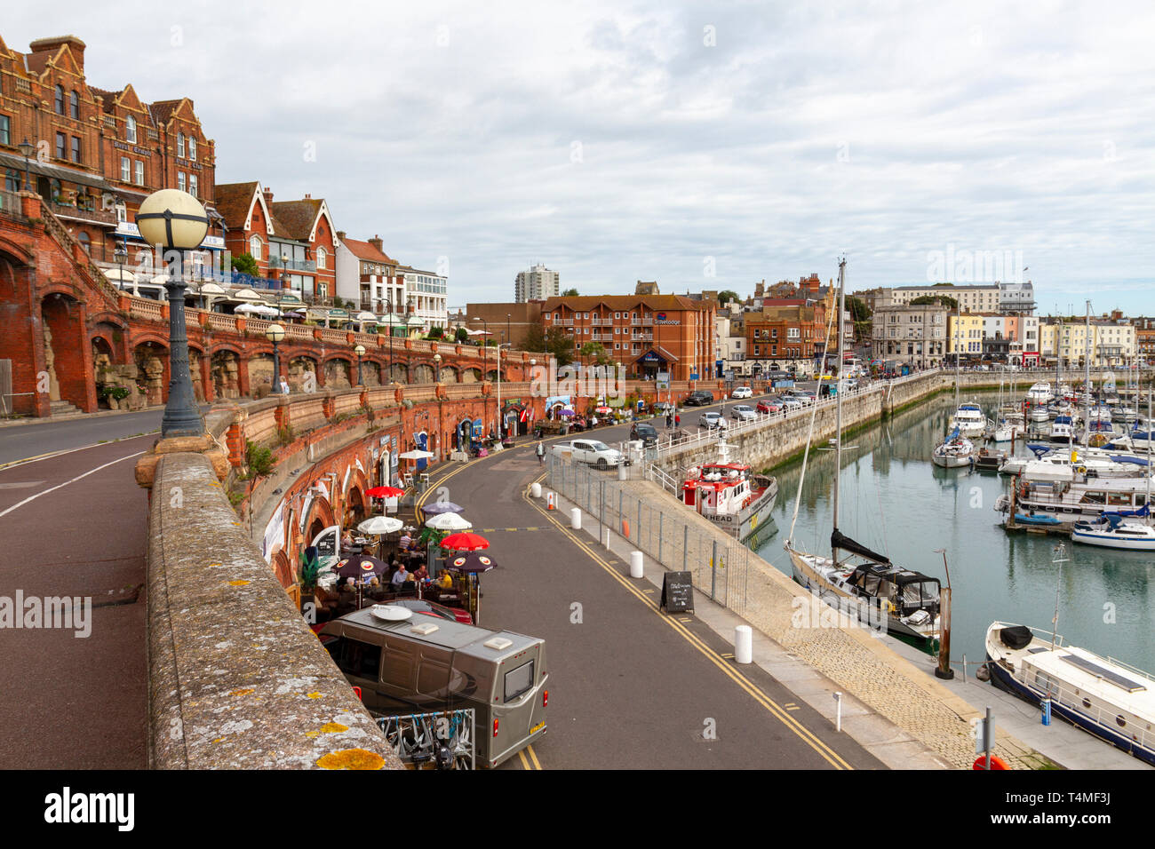 Vue le long Royal Parade à Ramsgate, Kent, UK. Banque D'Images