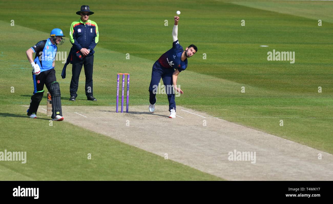 James Anderson bols dans la défaite par rapides de Worcestershire Unis Old Trafford. Banque D'Images