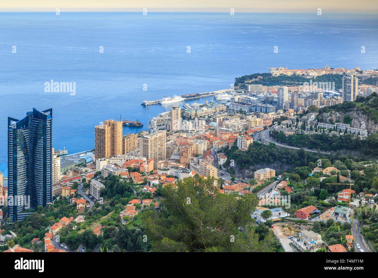 Principauté de Monaco, Monaco, vue sur Monte Carlo à partir de la Grande Corniche Road // la principaute de Monaco, Monaco, Monte-Carlo vue depuis la route Banque D'Images