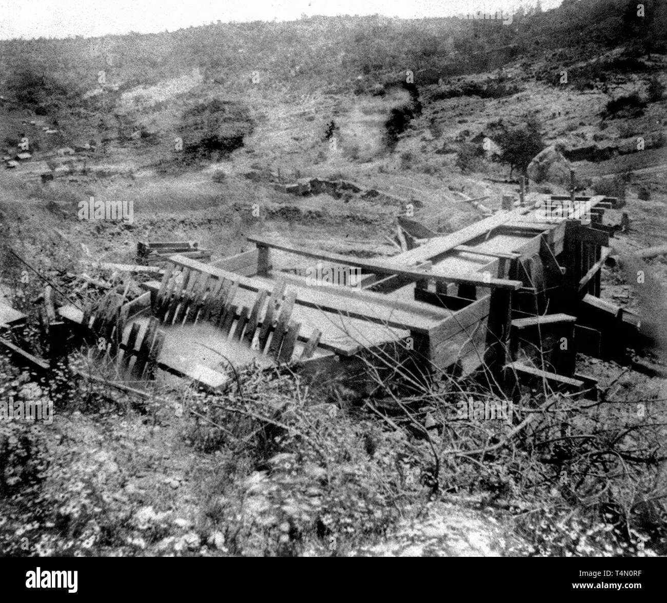 L'histoire des mines d'or - Circuit hydraulique l'exploitation minière - le  sable fort ca. 1866 Photo Stock - Alamy