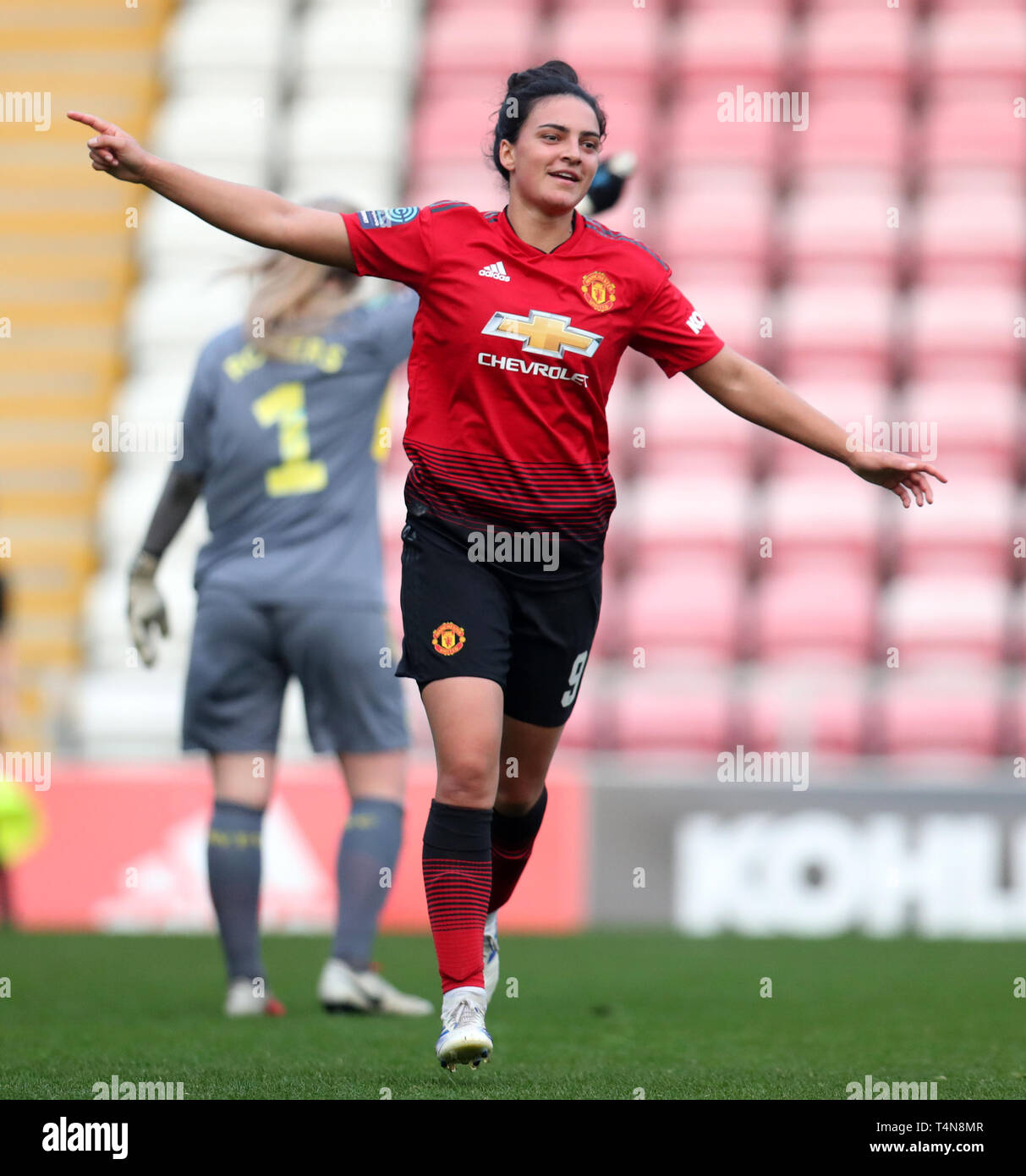 Manchester United, Jess Sigsworth célèbre après qu'elle les notes pour le rendre 3-0 au cours de la FA Women's Championship match à Leigh Sports Village. Banque D'Images
