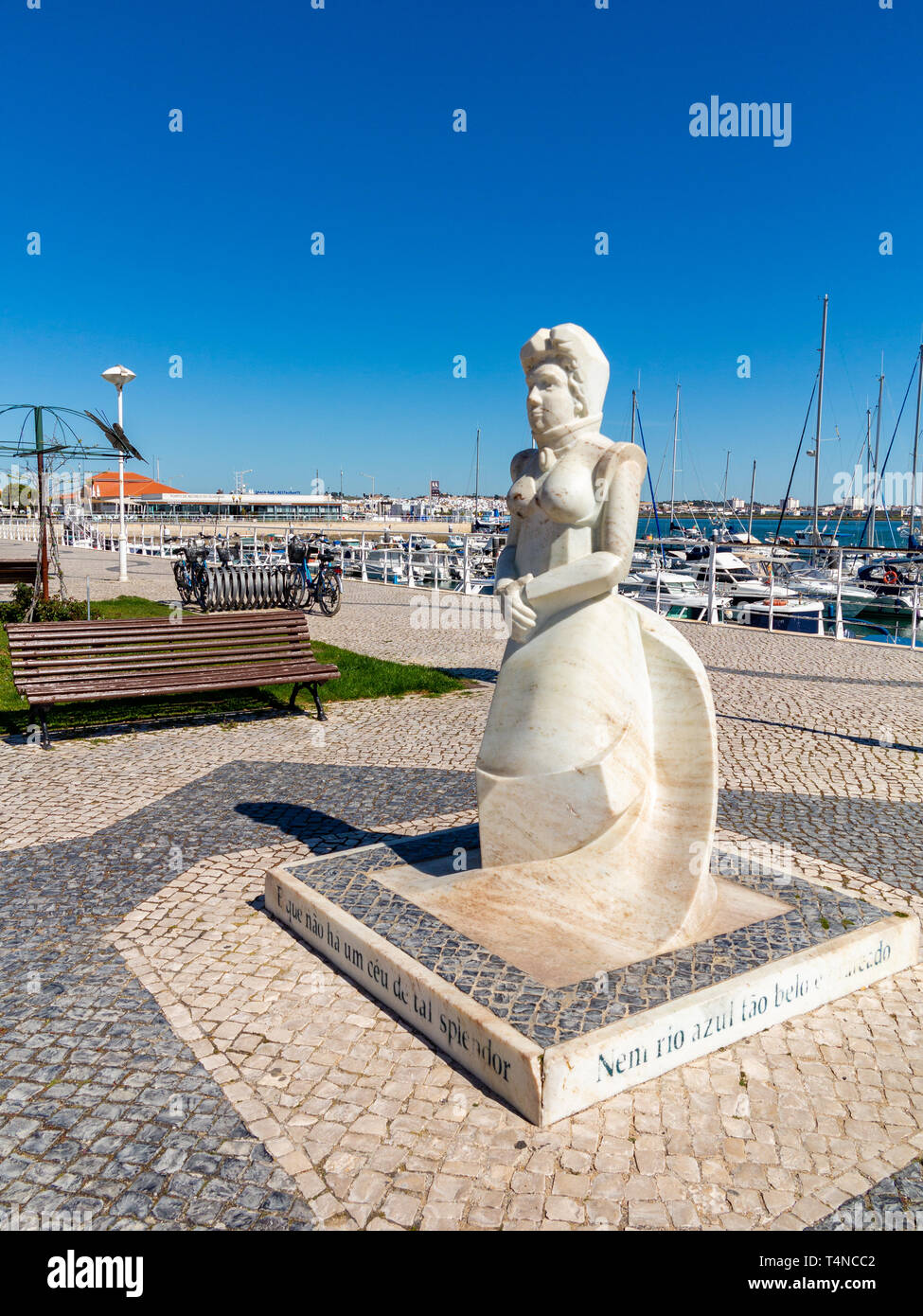 Estátua perto da Marina de Vila Real de Santo António, Algarve, Portugal Banque D'Images
