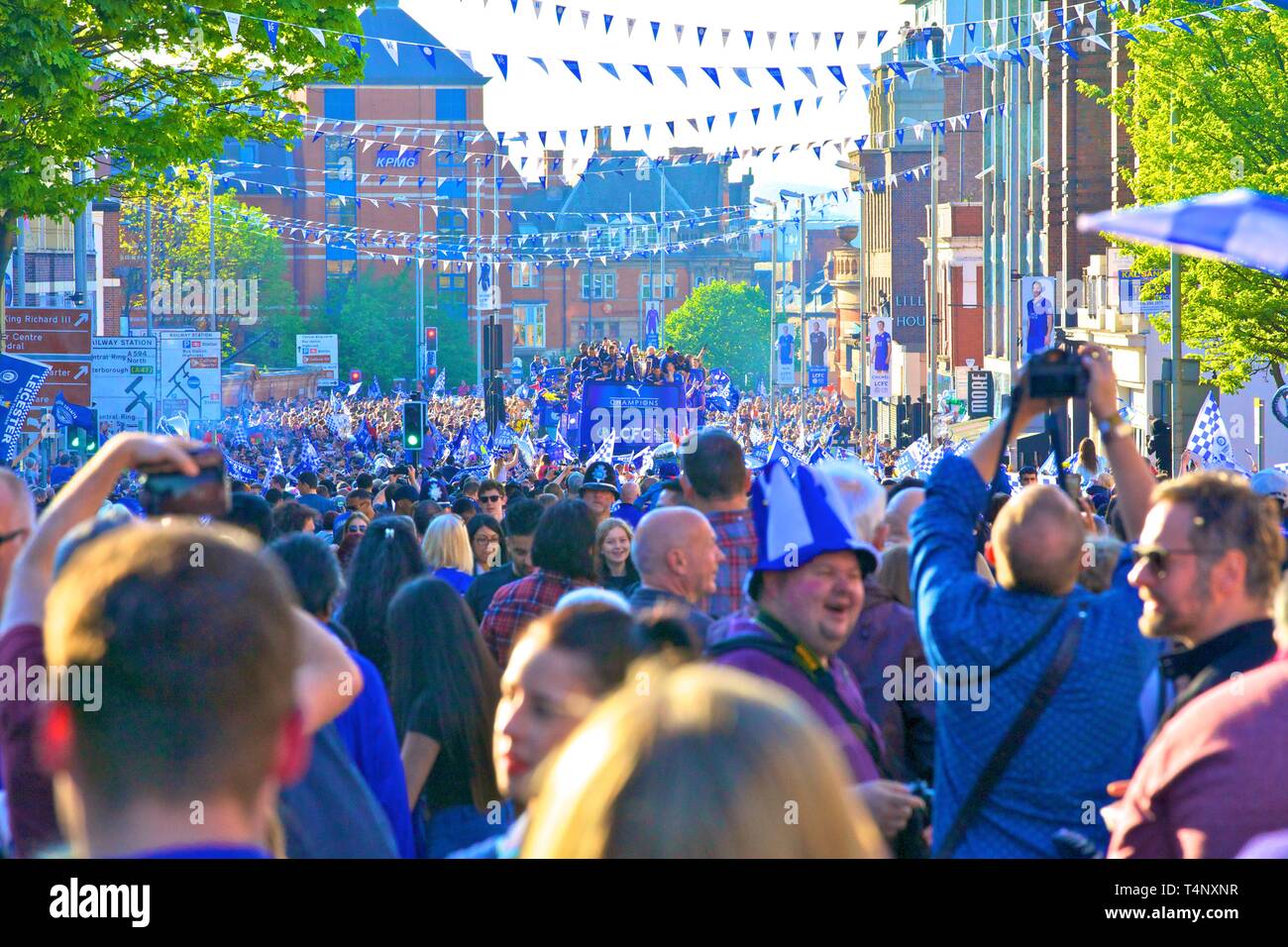 Leicester City Premier League Gagnants 2016 célébrer dans le centre-ville de Leicester, Leicester, Angleterre, Royaume-Uni, Europe Banque D'Images