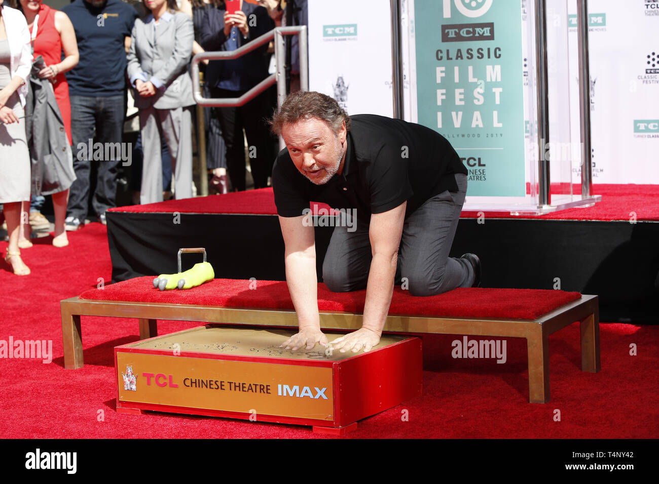 12 avril 2019 - Los Angeles, CA, USA - LOS ANGELES - APR 12 : Billy Crystal Billy Crystal à la main et à la cérémonie empreinte de théâtre chinois de Grauman, IMAX le 12 avril 2019 à Los Angeles, CA (crédit Image : © Kay Blake/Zuma sur le fil) Banque D'Images