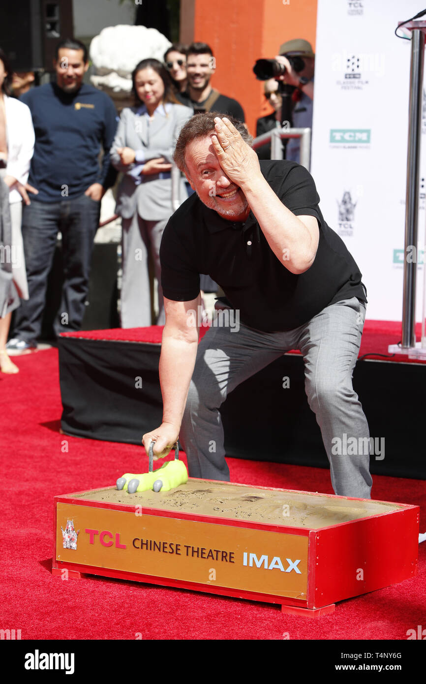 12 avril 2019 - Los Angeles, CA, USA - LOS ANGELES - APR 12 : Billy Crystal Billy Crystal à la main et à la cérémonie empreinte de théâtre chinois de Grauman, IMAX le 12 avril 2019 à Los Angeles, CA (crédit Image : © Kay Blake/Zuma sur le fil) Banque D'Images