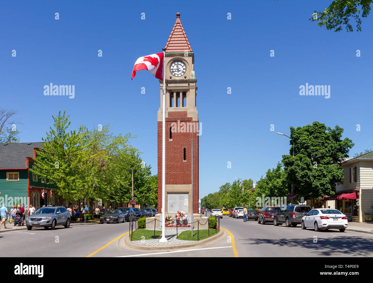 Niagara sur le lac,Canada - juin 14,2018 - tour de l'horloge ou un cénotaphe dans les rues de Niagara sur le lac. Niagara sur le lac est une ville de l'Ontario lo Banque D'Images