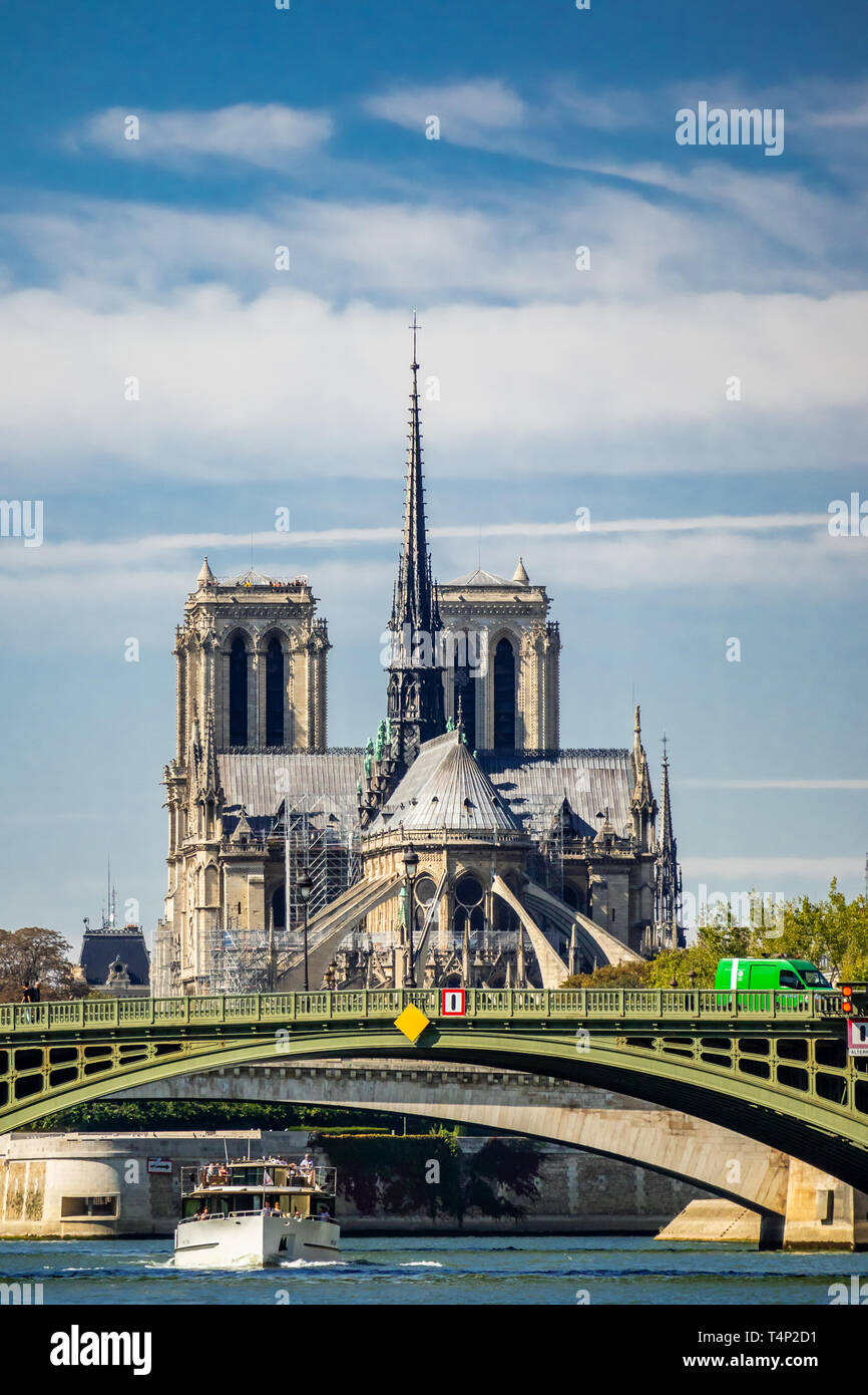 Notre-Dame de Paris, cathédrale médiévale catholique située sur l'Île de la Cité dans le 4ème arrondissement de Paris, France, Europe Banque D'Images