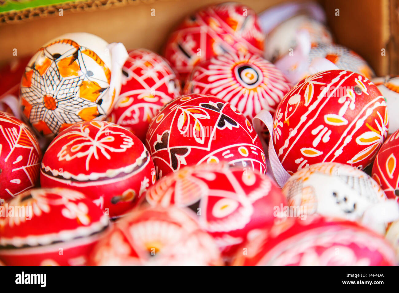 Traditionnel de Pâques les œufs décorés et colorés Banque D'Images