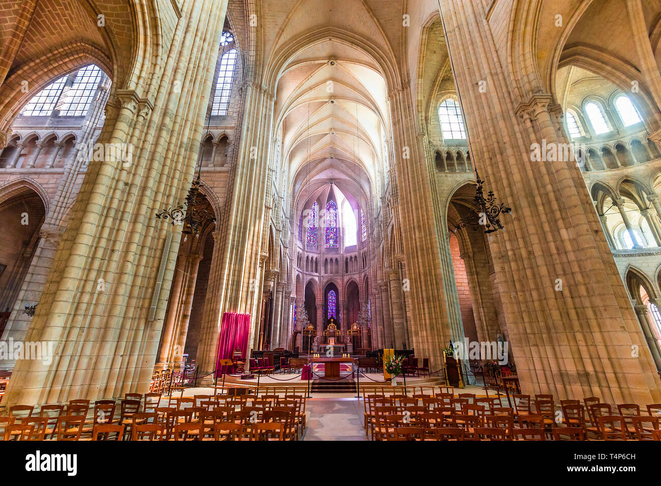 SOISSONS, FRANCE, Août 14, 2016 : l'intérieur de cathédrale Saint Gervais Saint Protais, 14 août 2016 à Soissons, Aisne, France Banque D'Images