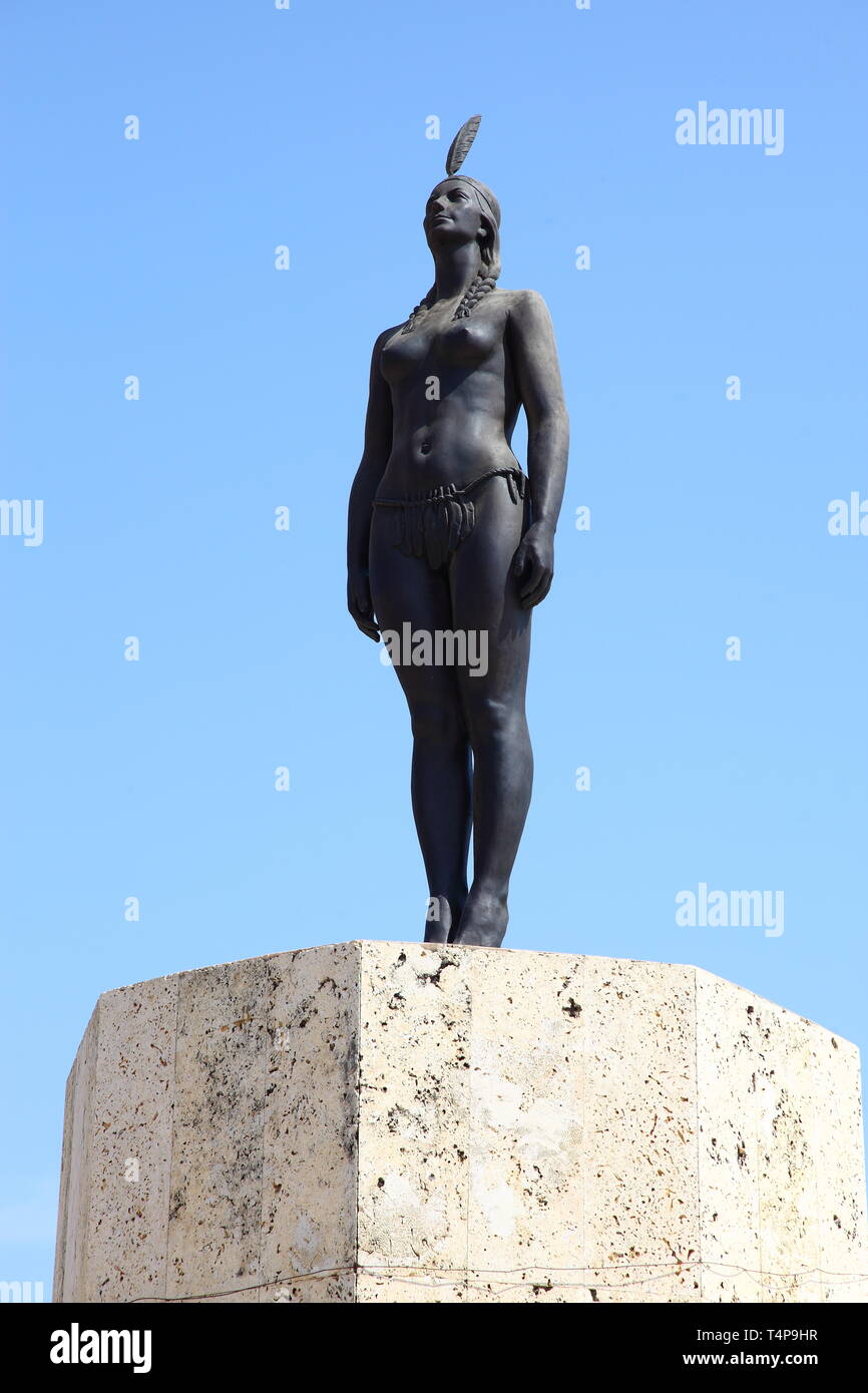 Statue de India-Catalina qui a servi de traducteur pour Don Pedro de Heredia, érigé en 1974 dans la ville historique de Carthagène en Colombie Banque D'Images