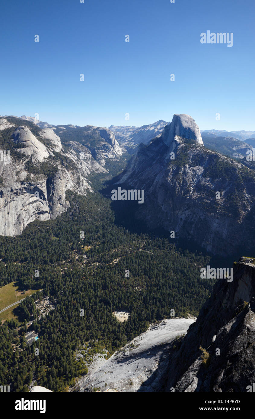 Demi-Dôme et Yosemite Valley de Glacier Point, Yosemite, en Californie, l'Amérique. Banque D'Images