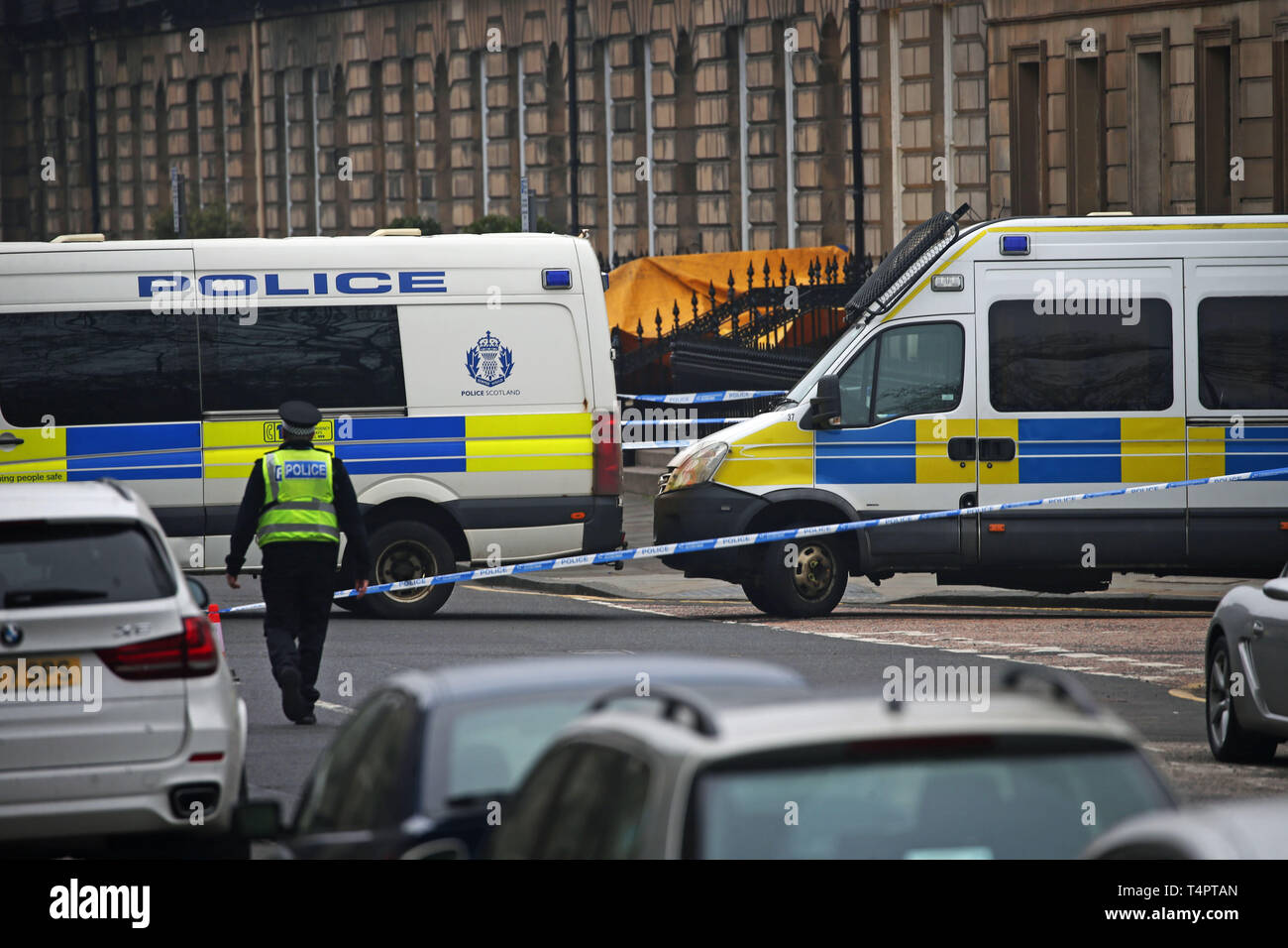 La police sur les lieux du tournage de Trainspotting 2 star Bradley Welsh à Chester Street à Édimbourg, en Écosse. Banque D'Images