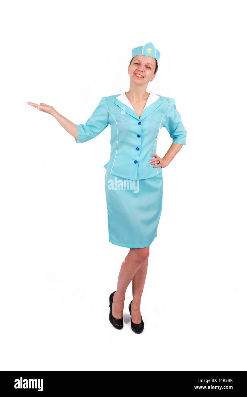 - Stewardesse et charmante hôtesse souriante habillés en uniforme bleu tenant dans la main. Isolé sur fond blanc Banque D'Images