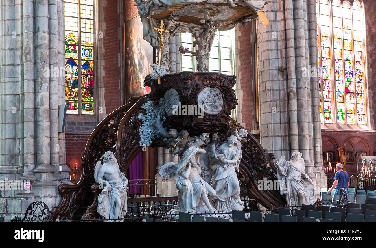 Gand, Belgique, le 31 juillet 2014 : Interiors, peintures et les détails de Saint Bavon Cathedral, le 31 juillet 2014, à Gand, Belgique Banque D'Images