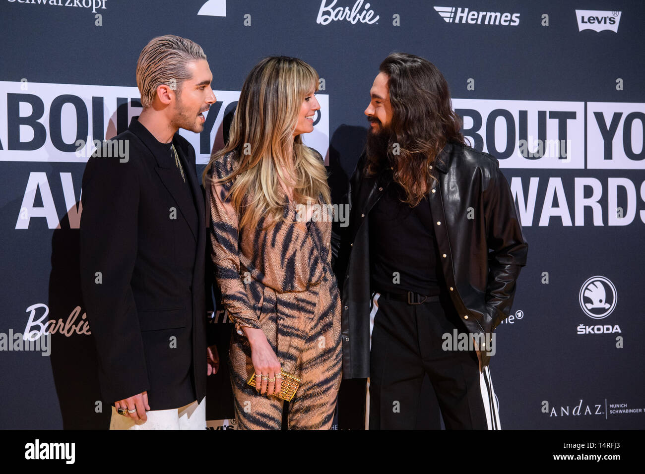 18 avril 2019, en Bavière, Grünwald : Bill Kaulitz, chanteur du groupe Tokio Hotel (l-r), Heidi Klum, modèle, et son fiancé Tom Kaulitz, chanteur du groupe Tokio Hotel, venez à la présentation de "l' prix aux personnalités des médias sociaux de l'année dans le Bavaria-Filmstadt. Photo : Matthias Balk/dpa Banque D'Images