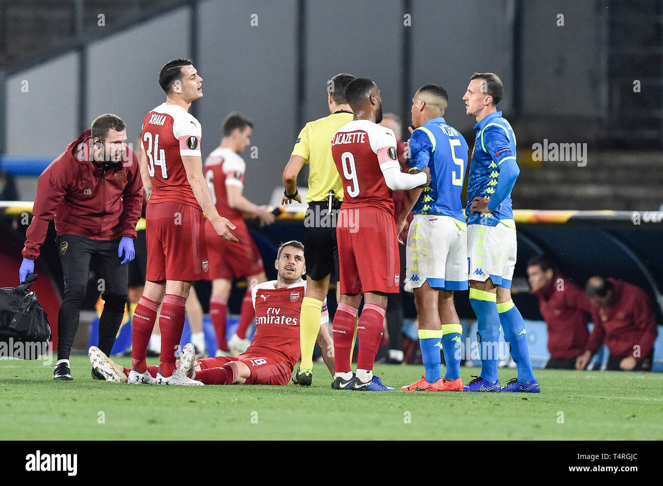 Naples, Italie. 18 avr, 2019. Aaron Ramsey d'Arsenal est blessé au cours de l'UEFA Europa League match de quart de finale entre Naples et Arsenal au Stadio San Paolo, Naples, Italie le 18 avril 2019. Photo par Giuseppe maffia. Credit : UK Sports Photos Ltd/Alamy Live News Banque D'Images