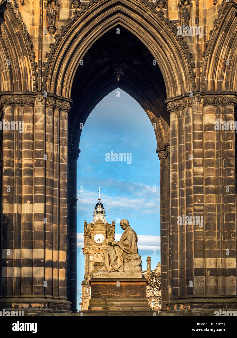 Le Scott Monument de l'auteur écossais Sir Walter Scott, à l'Est des jardins de Princes Street Edinburgh Scotland Banque D'Images